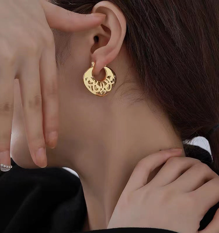 Vintage Style Hollow Heart Shape Hoops