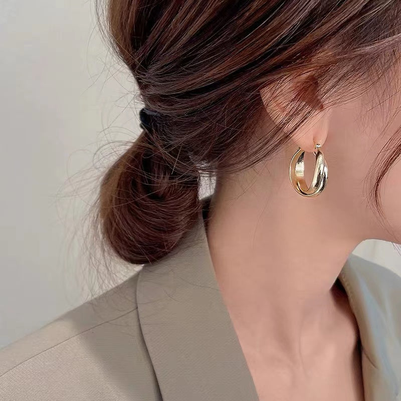 Double Layer Overlap Hoops