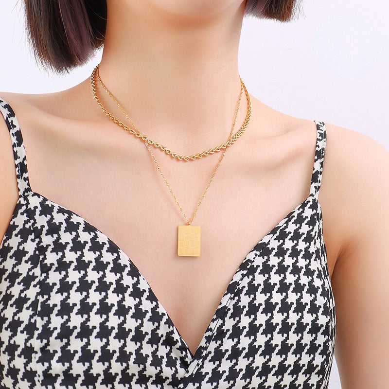 Vintage Style Chessboard Texture Pendant Necklace