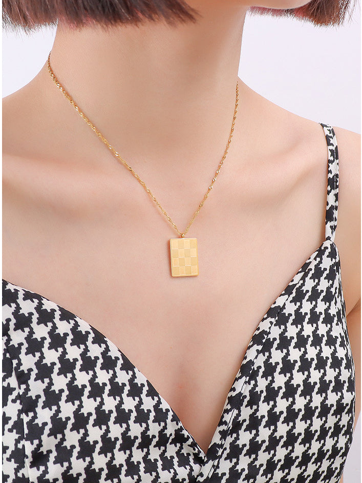 Vintage Style Chessboard Texture Pendant Necklace