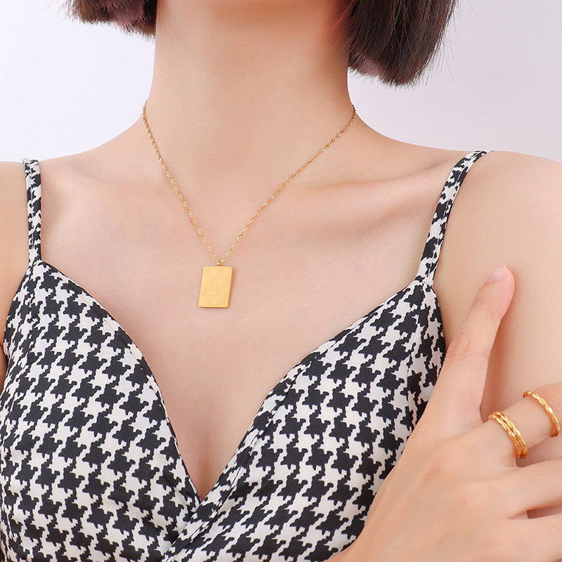 Vintage Style Chessboard Texture Pendant Necklace