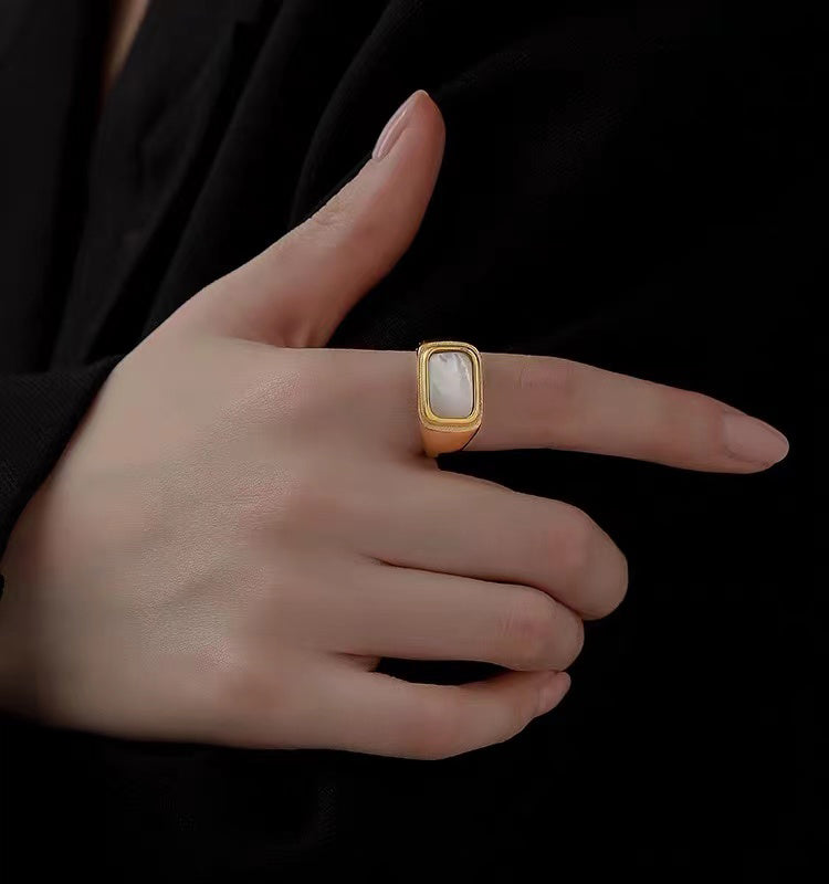 Vintage Style White Seashell Inlaid Ring