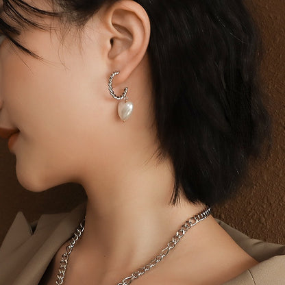 Twisting Texture Hoops With Heart Shape Pearl