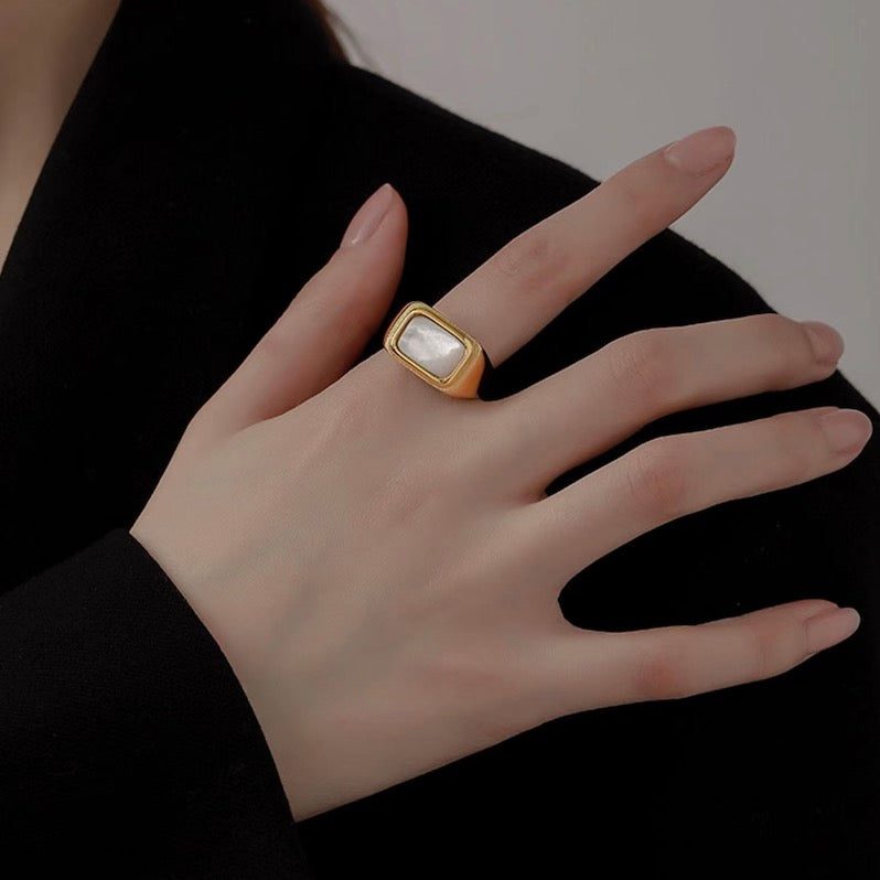 Vintage Style White Seashell Inlaid Ring