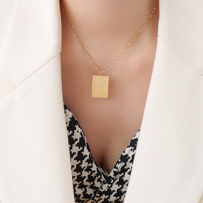 Vintage Style Chessboard Texture Pendant Necklace